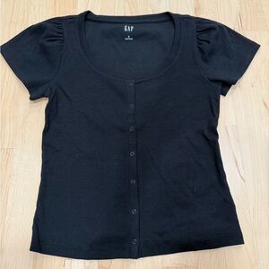 GAP Black Short-Sleeve Scoop Neck Button-Front Top